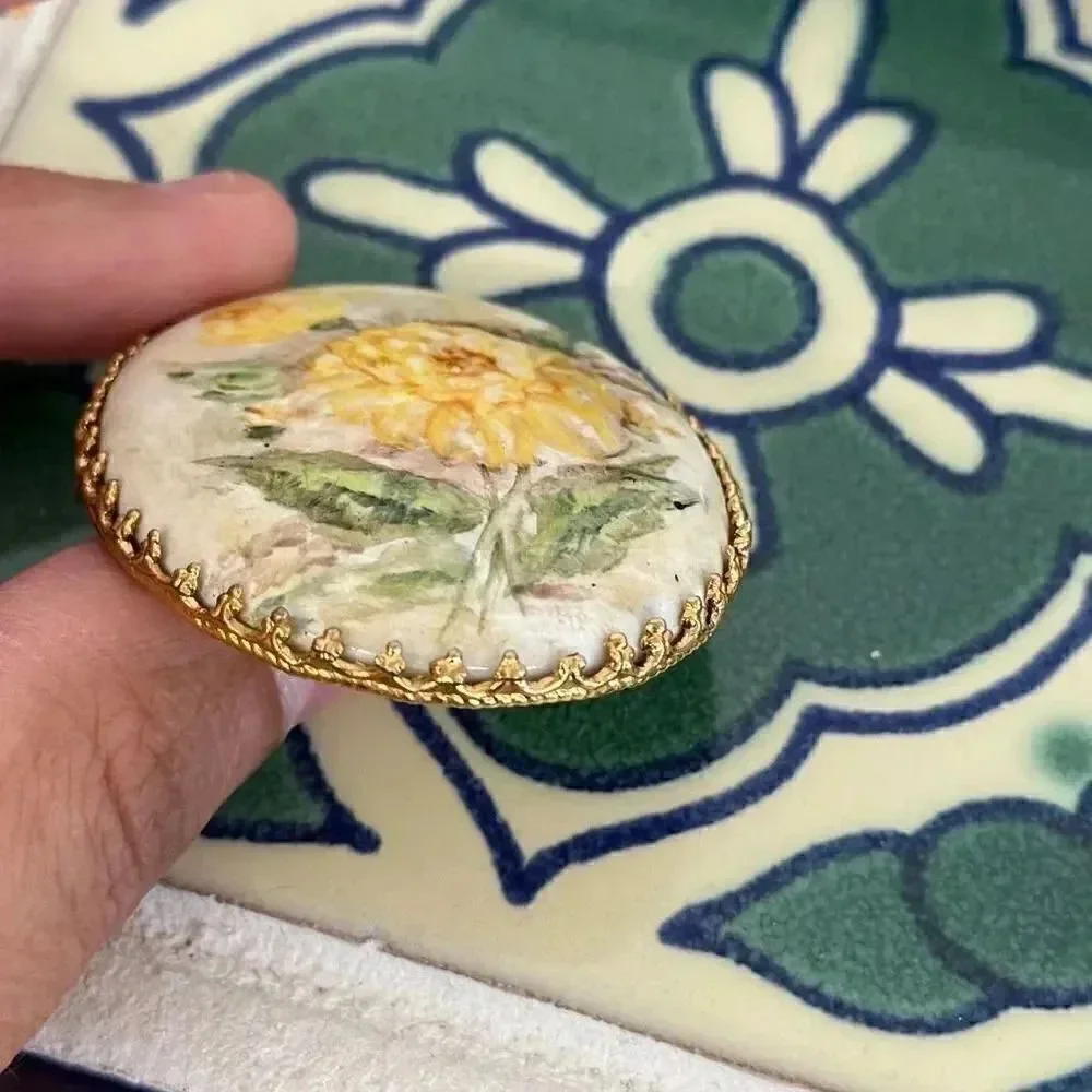 Vintage  Floral  Brooch